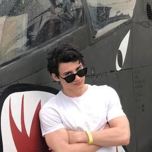 Meet your Posher, Jose